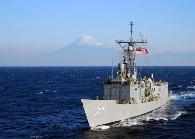 最杰出的"星座"是1961年投入使用的凯蒂·霍克级常规航空母舰.