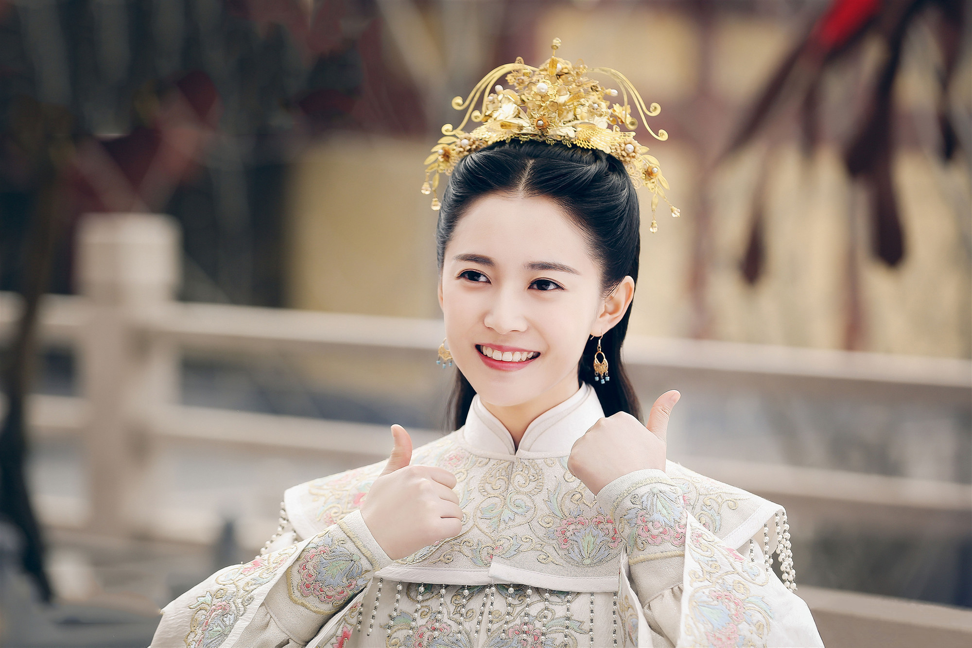 镜双城刚杀青陈钰琪无缝接档新剧男主角是一名国标舞学生