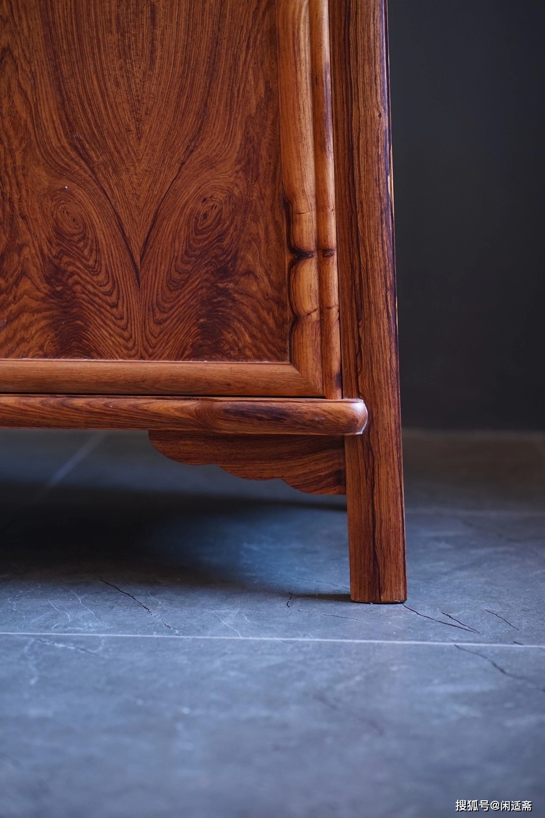 经典中式古典家具,白酸枝,联二闷户橱_纹理