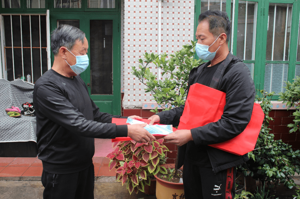 青岛即墨12000个防疫暖心手提袋送到家