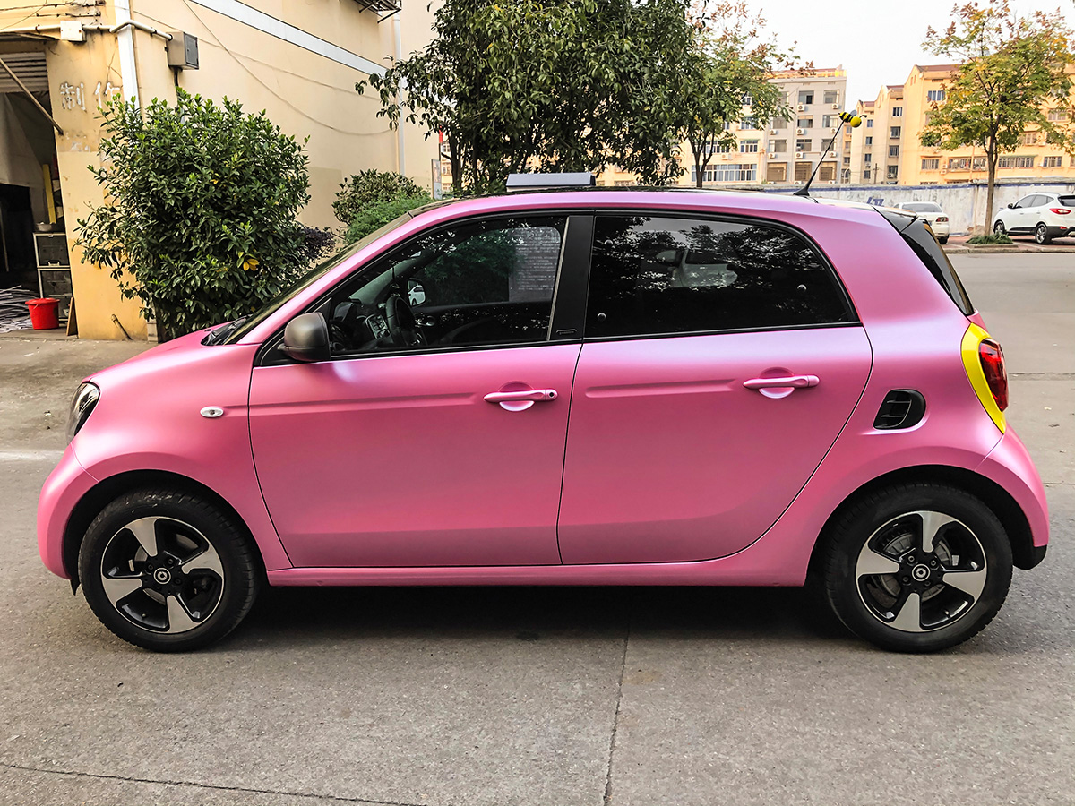 奔驰smart车身改色电光公主粉rg瑞集改色膜湖浙江永康