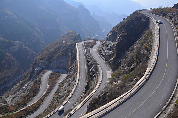 就好比盘山公路和隧道那样.