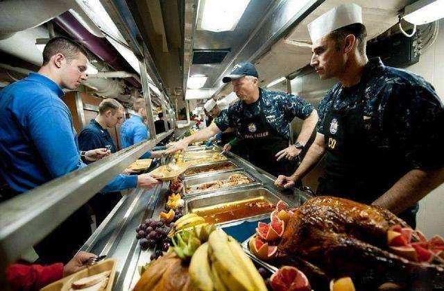 潜艇兵伙食怎么样军中标准最高逢年过节大餐不断