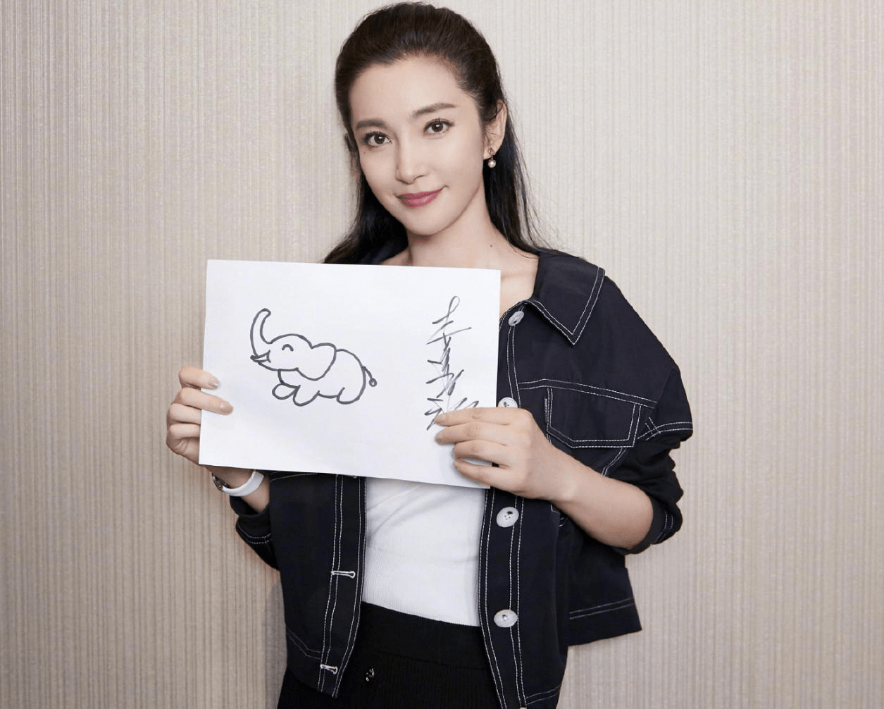 47岁李冰冰无心事业,与小16岁男友恋爱甜蜜,还专心在家带娃