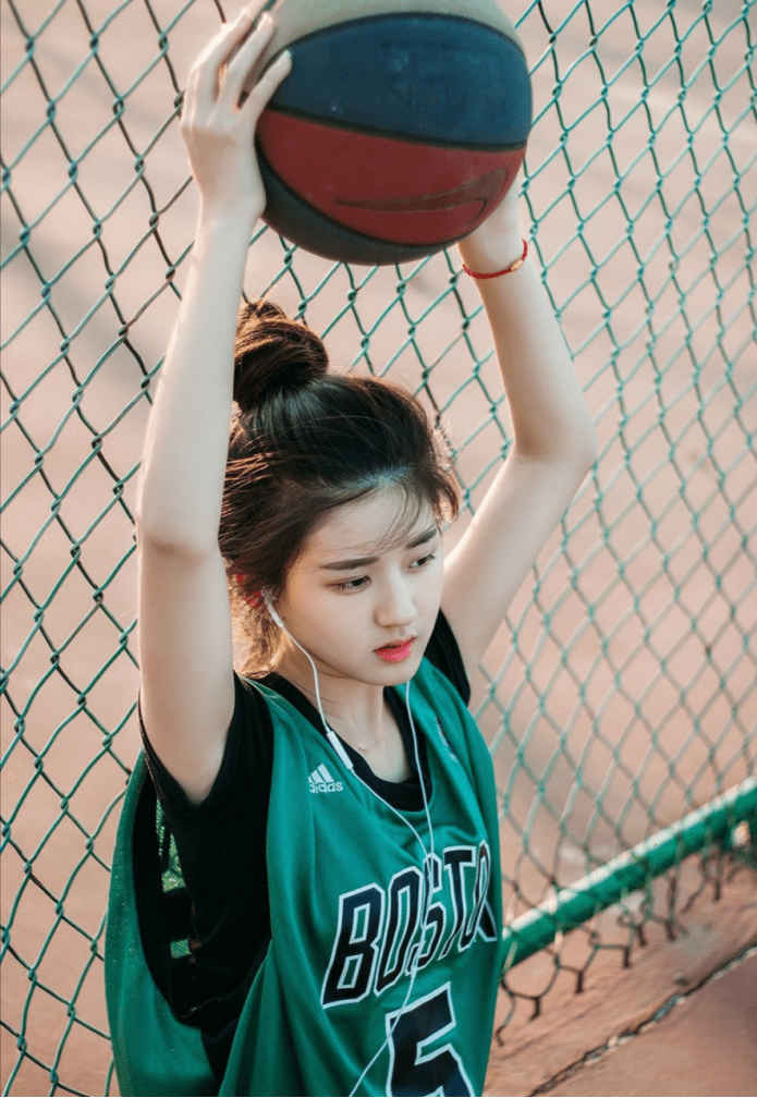 赵露思打篮球图片