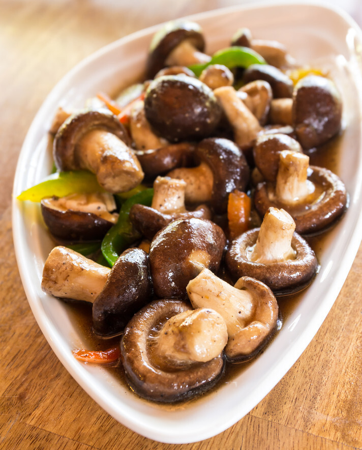 香菇炒肉,软嫩鲜香超滑嫩,神仙美味的家常菜,配米饭经常被清盘