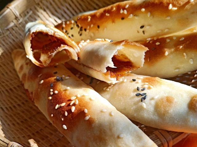 据说糖鼓火烧的手艺是祖传三代不外传的,之所以好吃也跟几百年的石头