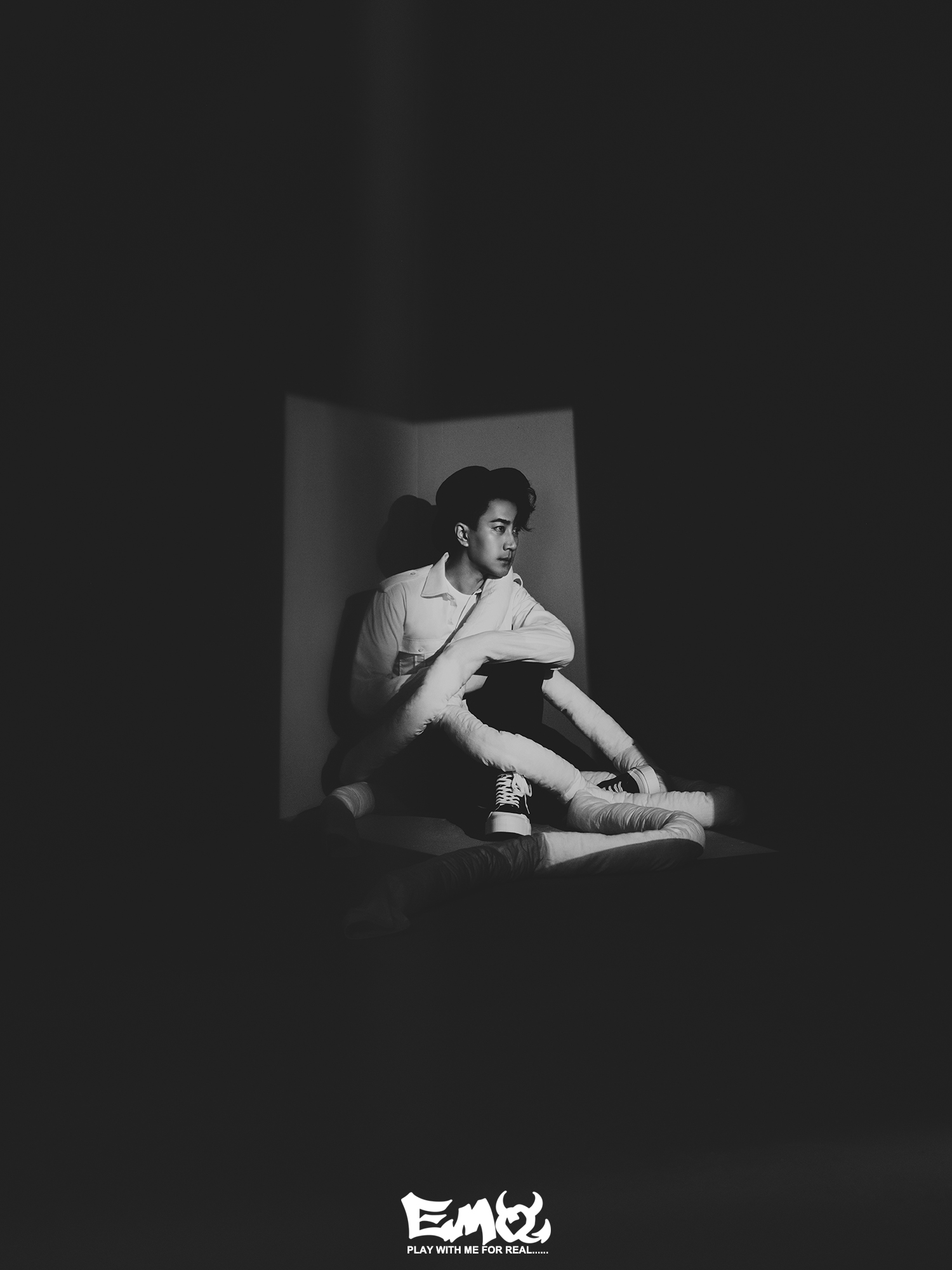 刘恺威孤独感大片曝光光影中遨游探寻人生真谛