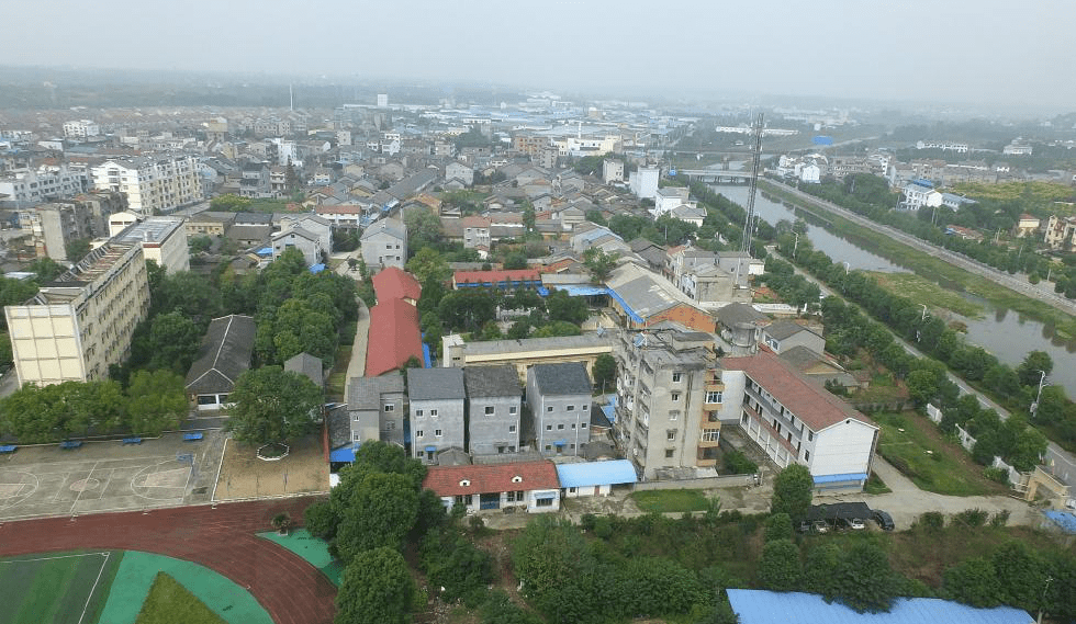 安福寺镇由宜昌市代管的枝江市管辖,它位于宜昌市东郊,靠近三峡国际