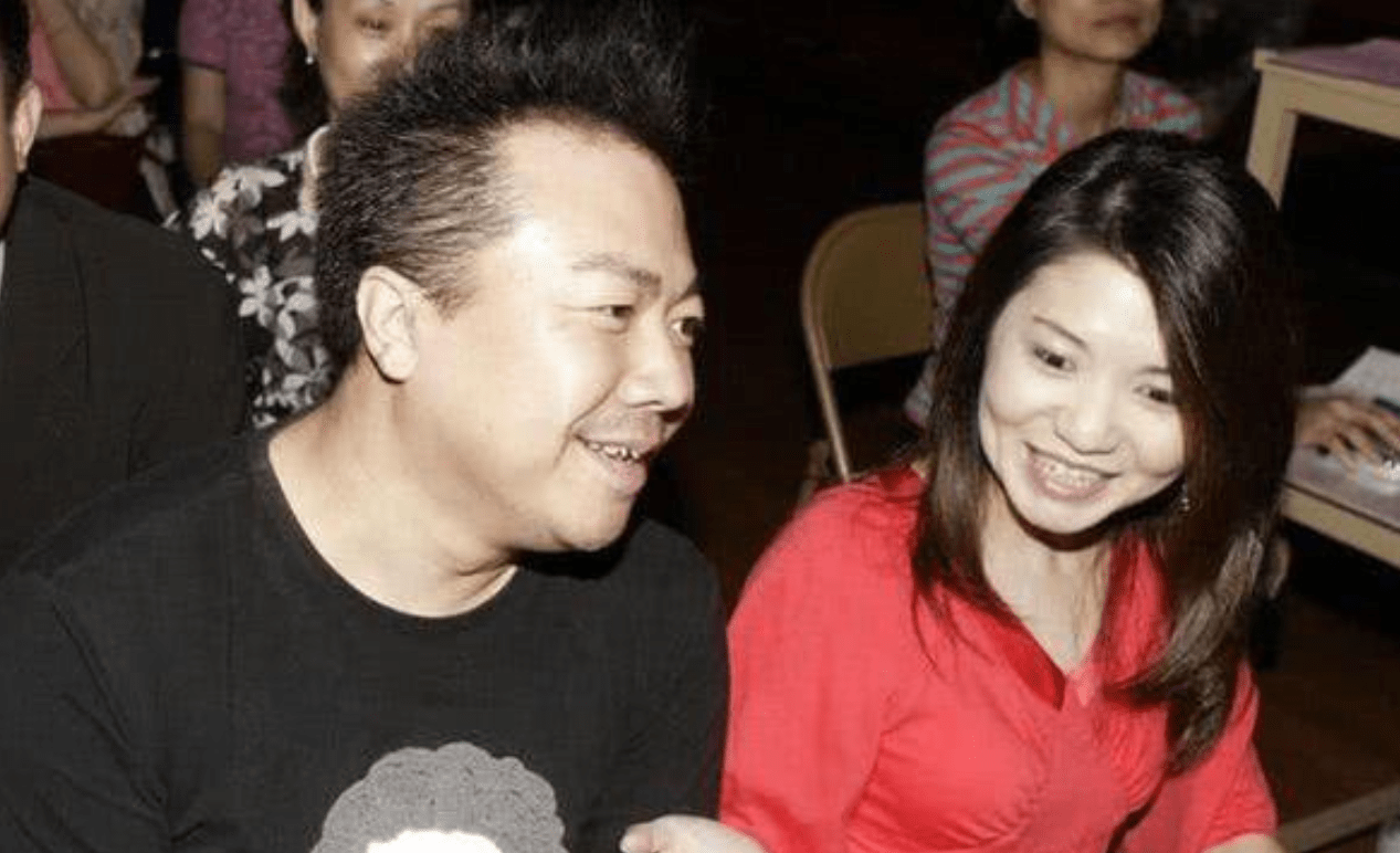 后来也有人表示其实是他的妻子罗若云早就在两年前就已经向董至成提出