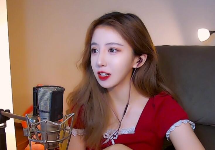 斗鱼绝地求生一姐自称被19岁富二代苦苦追求 遭拆穿是在编故事