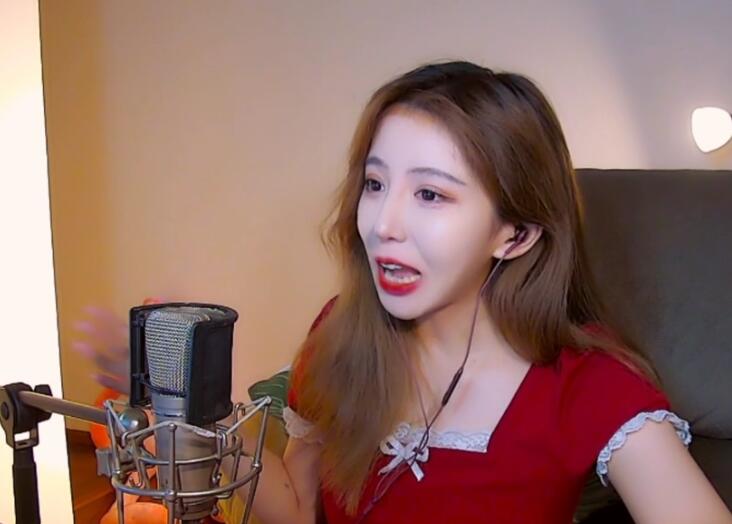 斗鱼绝地求生一姐自称被19岁富二代苦苦追求 遭拆穿是在编故事