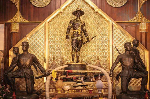 泰国曼谷王朝的国王并非汉族后裔,为何有一个中文名,姓"郑"?