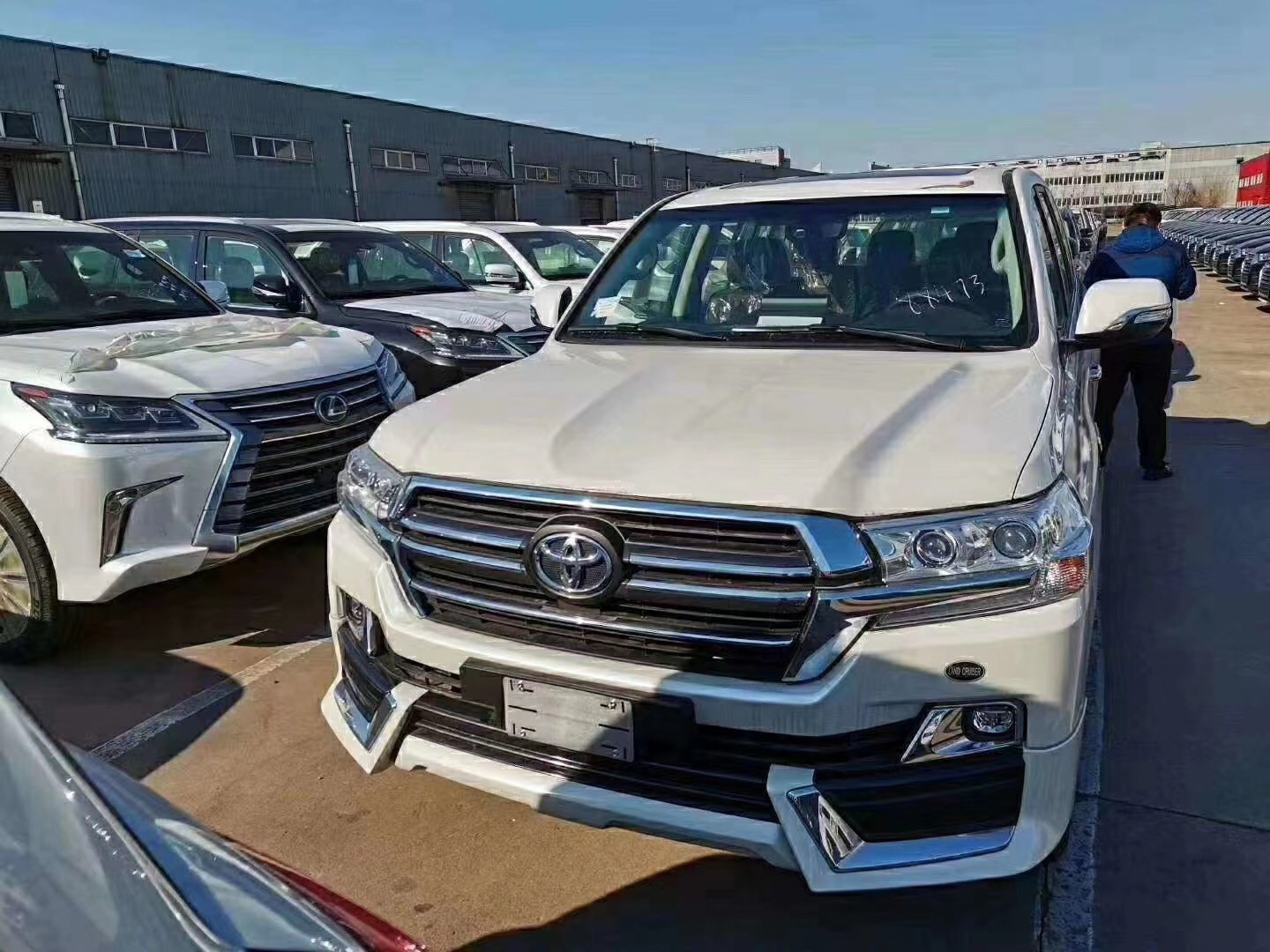 20款兰德酷路泽5700中东版v8越野回馈价格