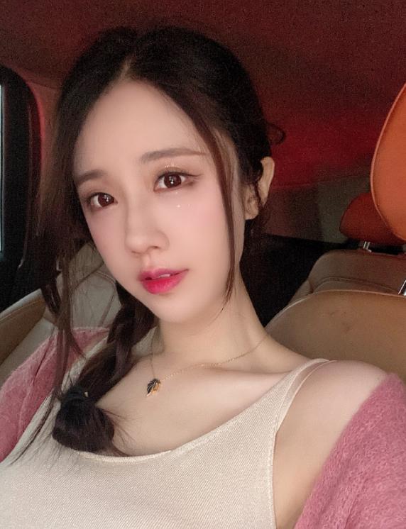 原创轩子巨2兔路人视角曝光,与神秘男子同桌,力哥终于走到台前?