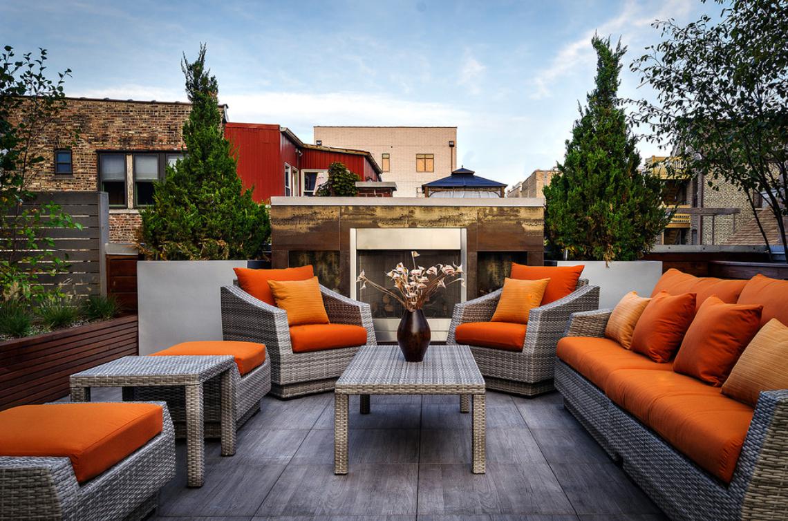 用防腐木打造多层级庭院