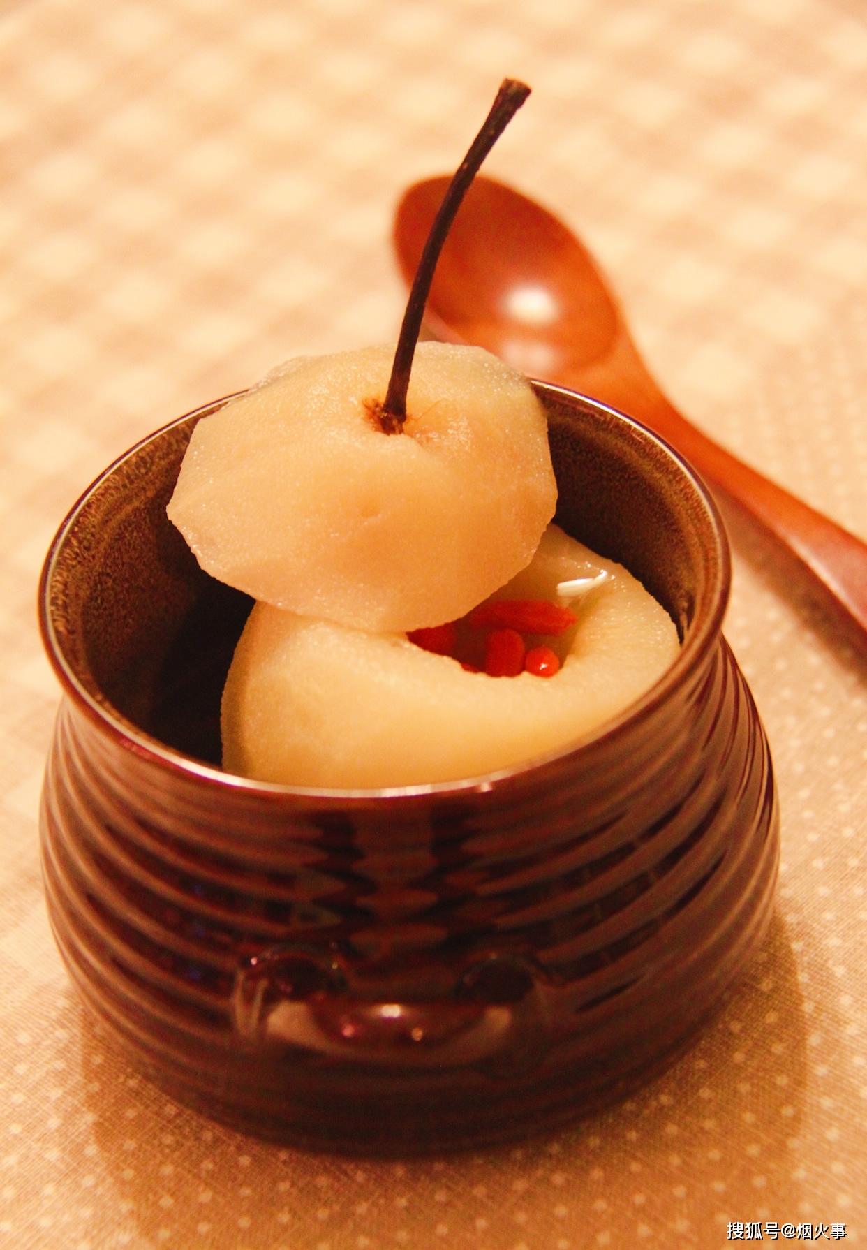 炖冰糖雪梨,直接下锅是不对的,多做一步,软糯清甜,营养不流失_饮水