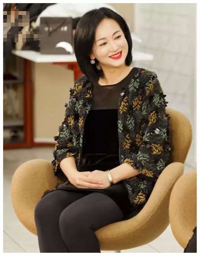 而如今的涓子依旧活跃在娱乐圈,出演了不少令观众喜爱的影视作品.