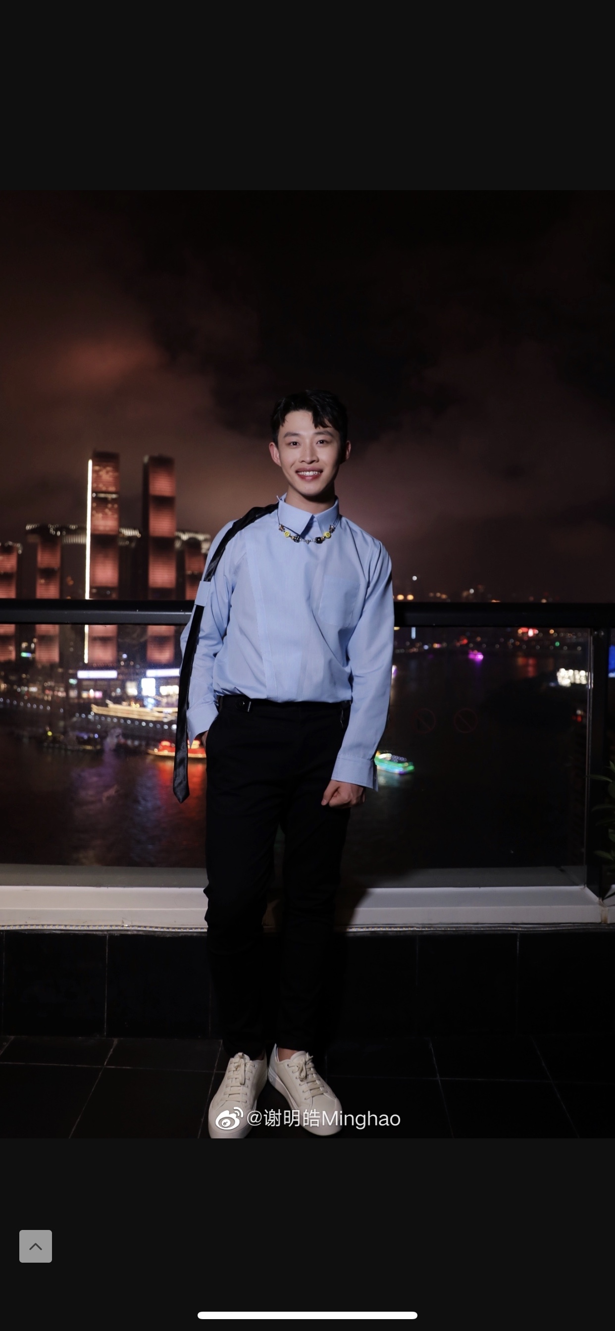 22岁男歌手谢明皓深夜发文:不再认任豪为兄弟,并请任豪还钱300万
