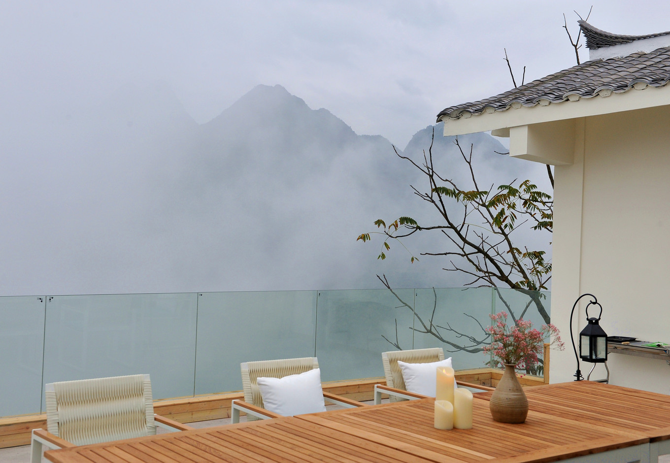 原创找一家足够野奢的民宿看远山看云雾看飞流瀑布