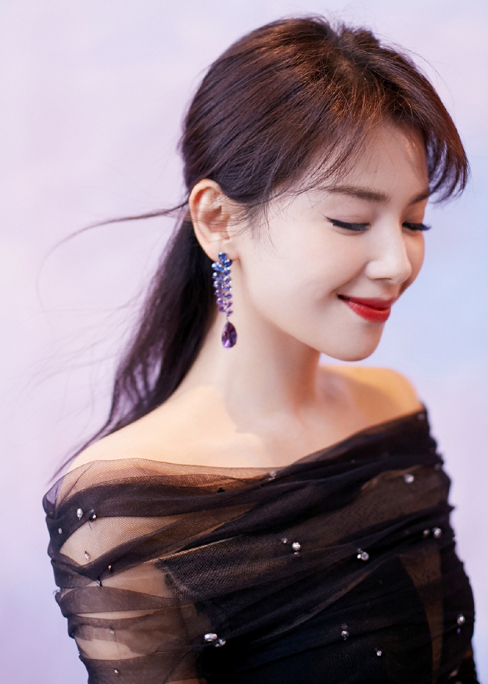 刘涛暗夜星河长裙出席金鹰奖 露肩秀锁骨温柔典雅