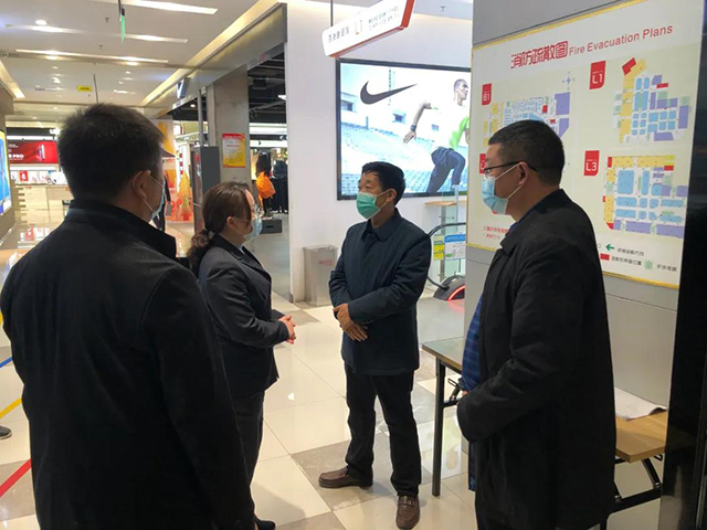 防输入,内防反弹"的总体防控策略,10月12日,利川市副市长谭忠友一行人