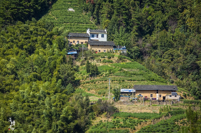 原创安徽歙县有一座千年古村位于高山之上深受自驾爱好者喜爱