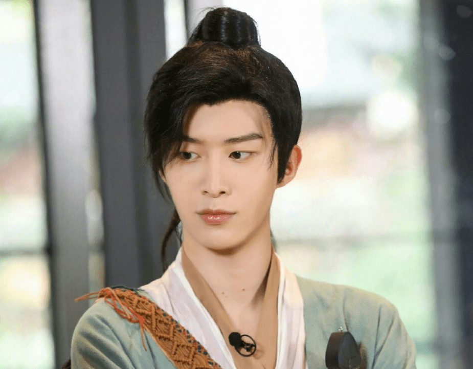 00后男星穿古装的样子范丞丞痞气黄明昊冷酷看到他天生演员脸