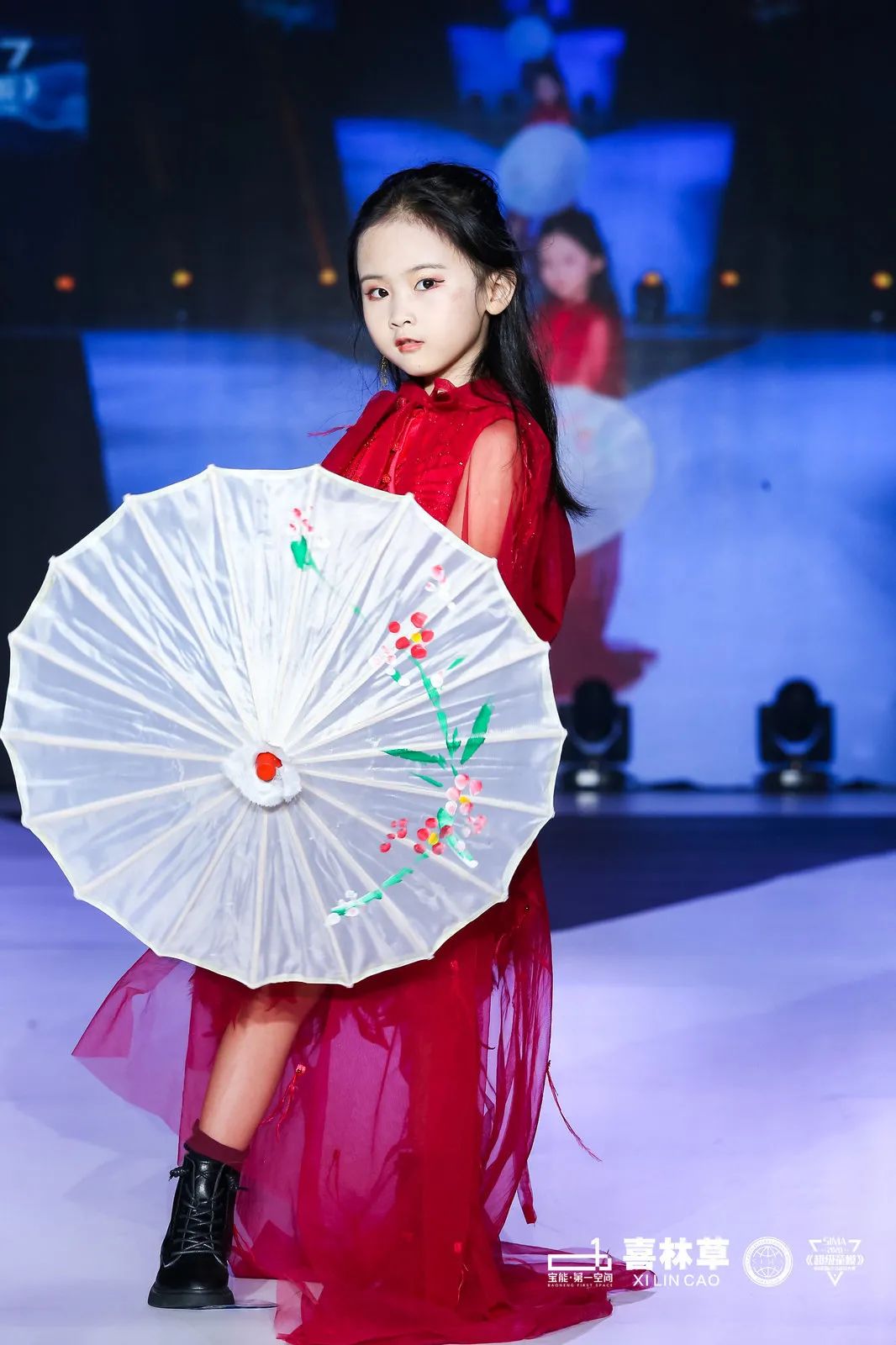 10/0420202020/10/04中国国际《超级童模》少儿模特大赛经过两大主题