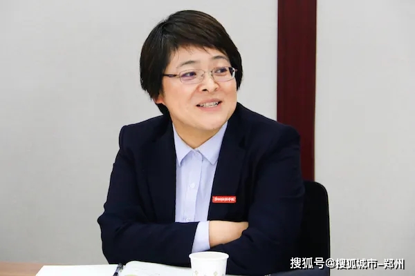 郑州财经学院副校长陈静参加艺术设计学院新教师座谈会