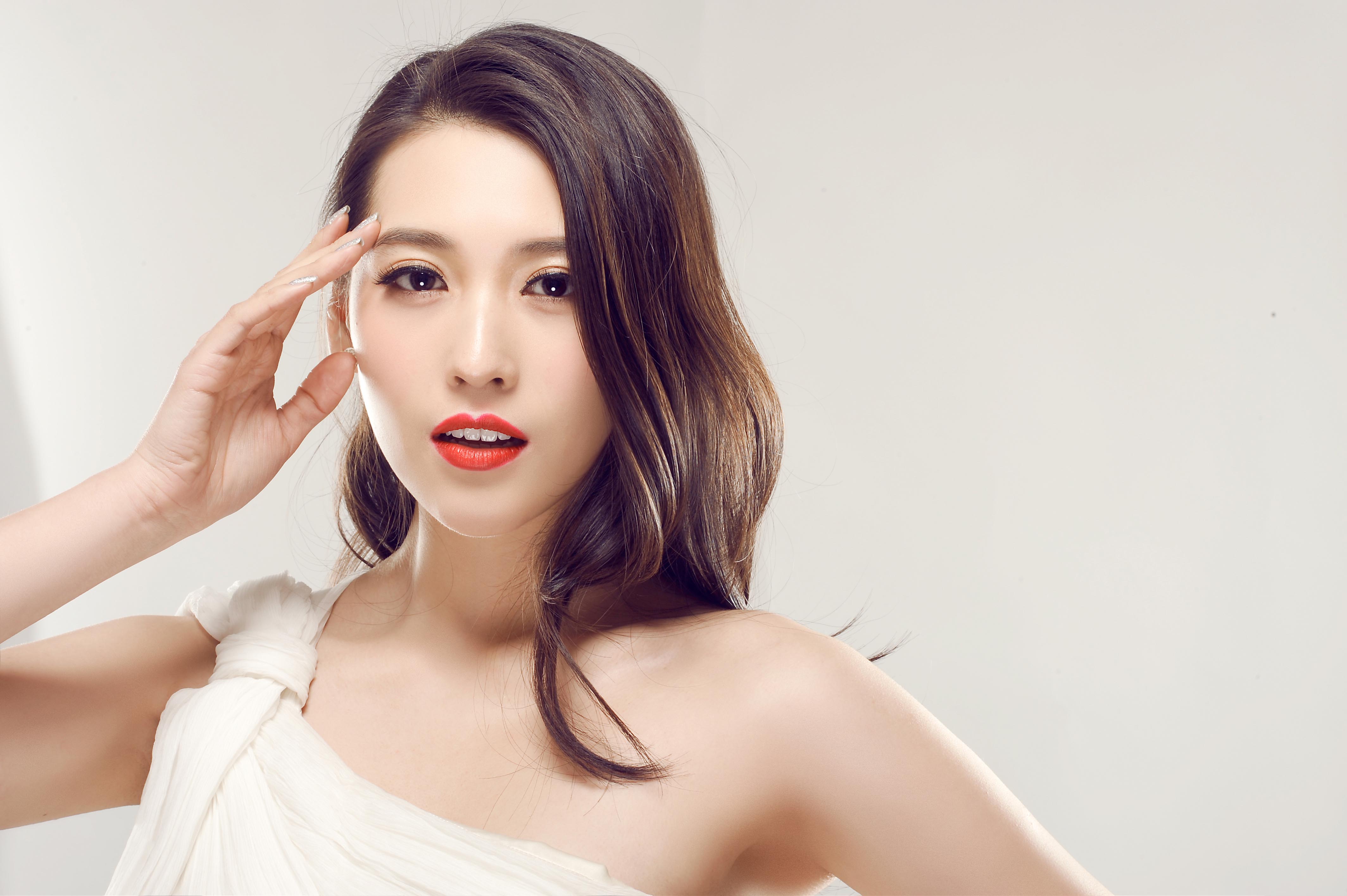 《向阳而生》的艾米,曾接档杨紫演《家有儿女》,如今33岁好美