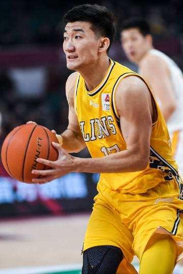 上海与广厦两强相遇,三少抗衡双外援,两队实力各有几成胜算?_刘铮