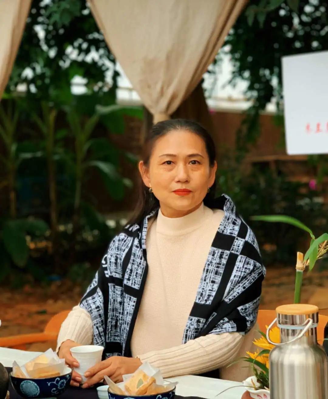 黄玉芳木兰姐妹周文君(信姐)向黔冲生态农庄村长武汉贵阳两地男神女神