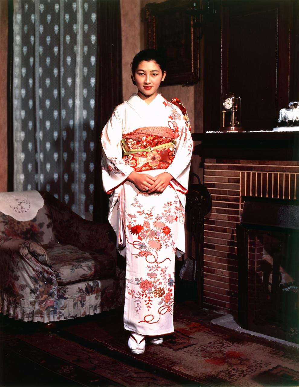 日本首位平民皇后迎寿辰,带百万嫁妆还被婆婆刁难,被逼得失语症
