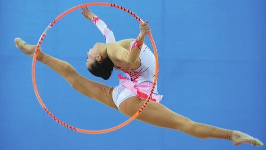 一字马女神舒思瑶颜值爆表照片被编入物理题28岁依旧单身