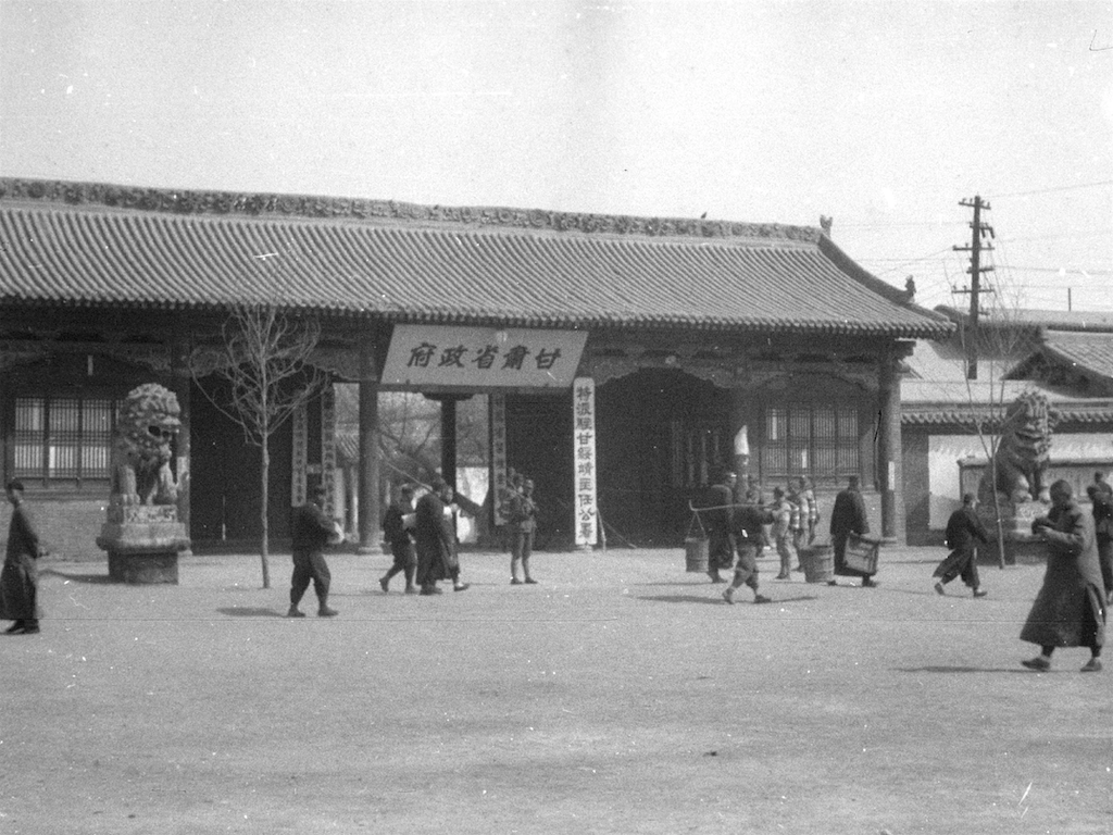 肃王府始建于1399年(明惠帝建文元年;清朝时期,此地为陕甘总督府郎木