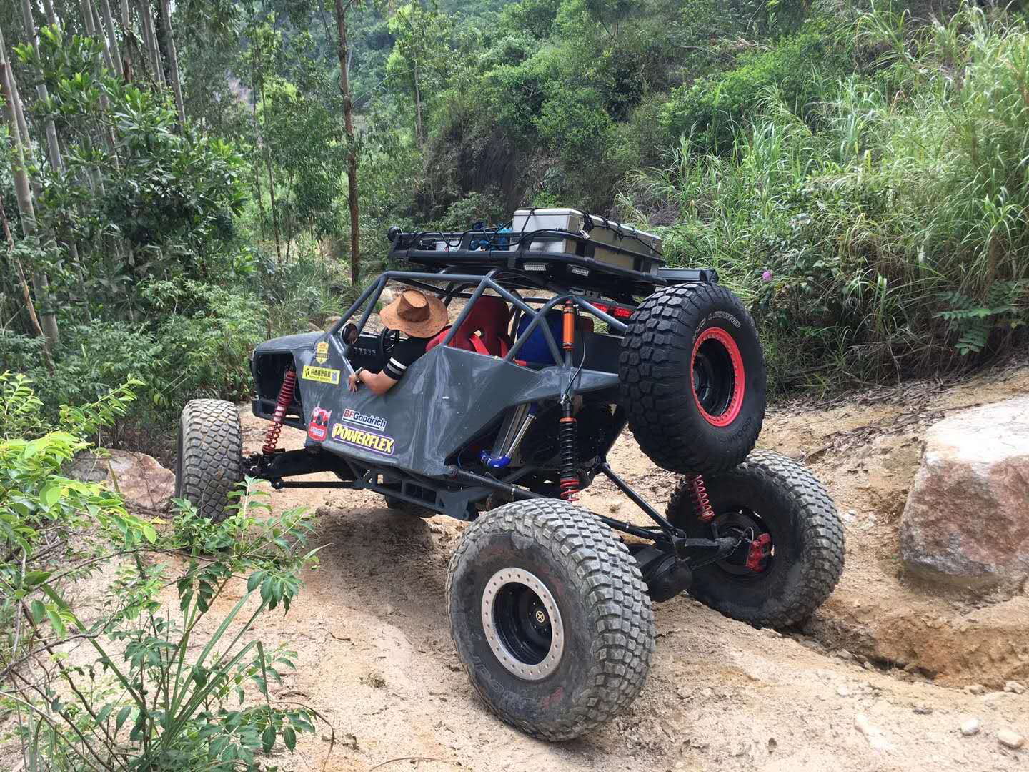 utv越野攀爬车起步价仅10万气势不输牧马人