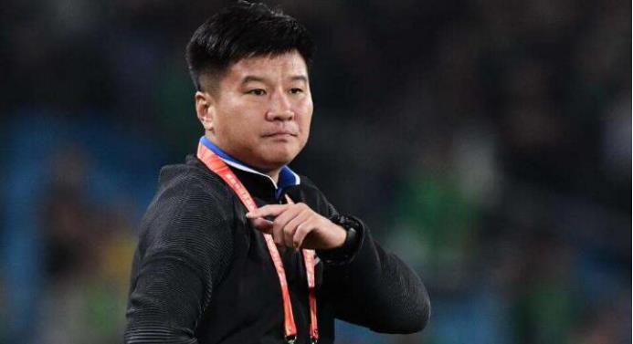 如今李铁成国足主帅,他却赋闲在家销声匿迹_李金羽
