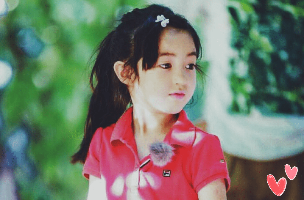 有种"混血儿长大"叫夏天,出落得亭亭玉立,网友:画中的小仙女