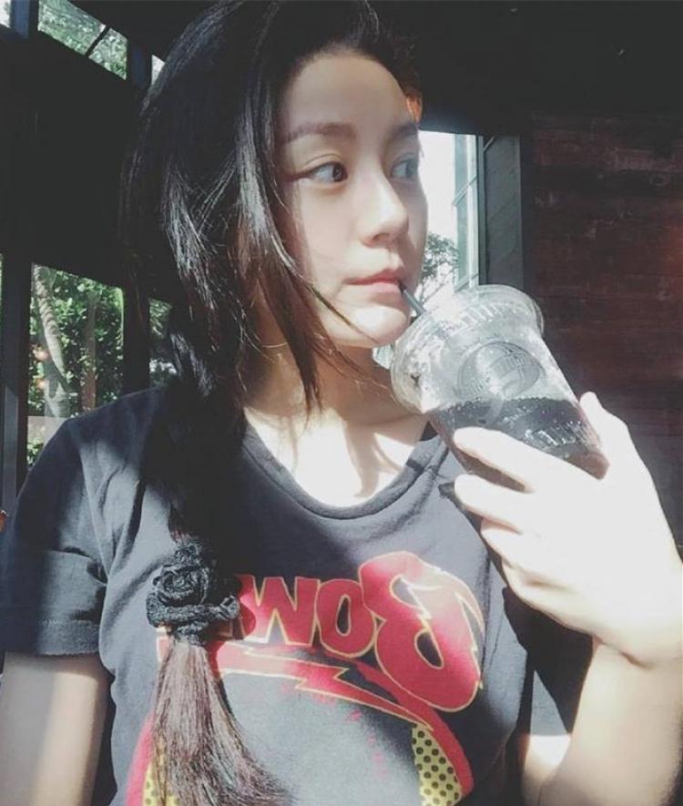 还记得黑涩会美眉里的小蛮吗?她男友竟然是他