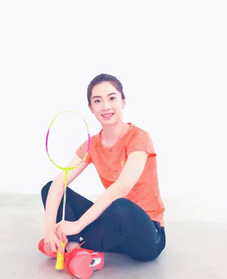 从此,29岁的世界冠军王适娴也正是升级加入到了辣妈的行列中,而且因为