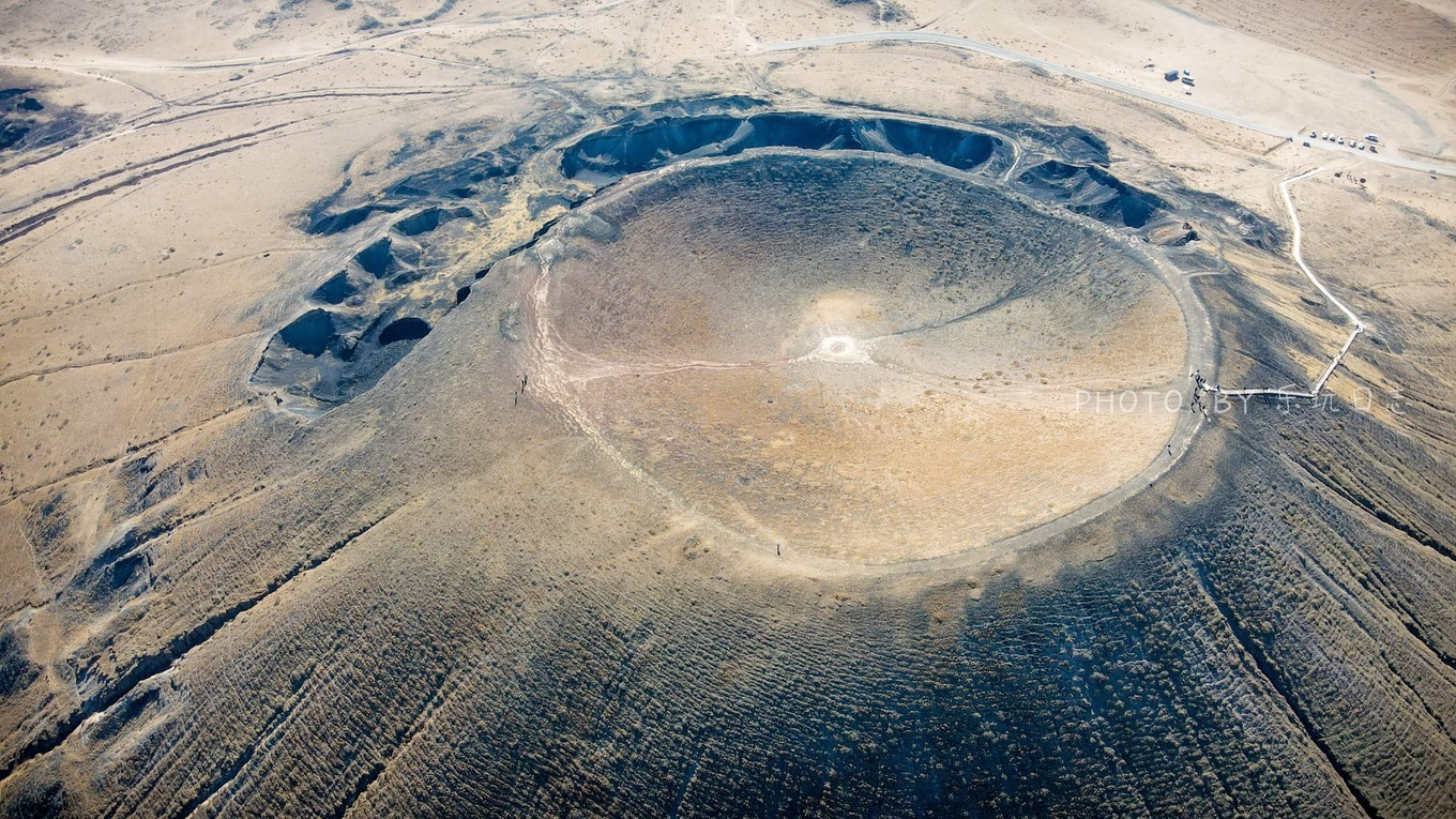 金秋最完美的自駕聖地烏蘭察布火山群熔岩地貌非常神奇