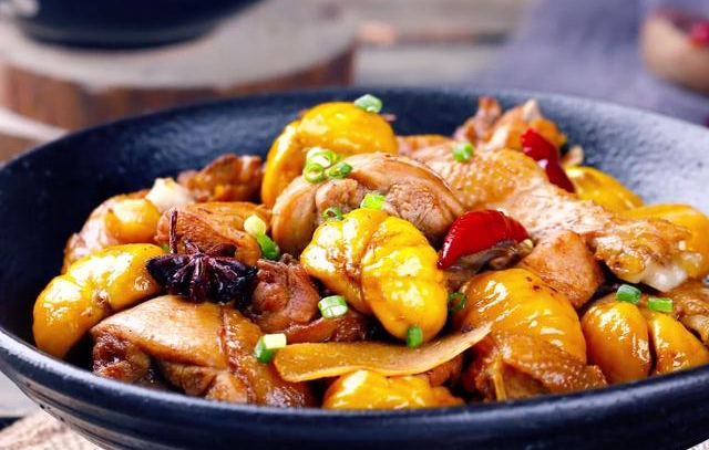 板栗焖鸡的好吃做法鲜香肉嫩营养美味孩子爱吃的家常菜