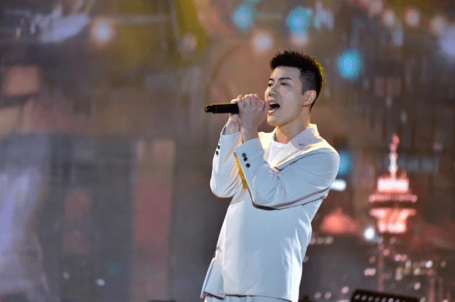 用非常有感染力的声音为大家静静讲故事的张琦,让观众全程动情的曾鑫