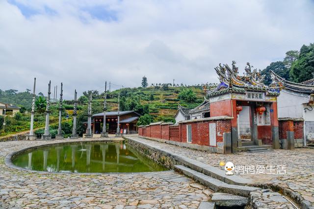 走进南靖塔下村仿若世外桃源家庙前24支石龙旗杆有故事