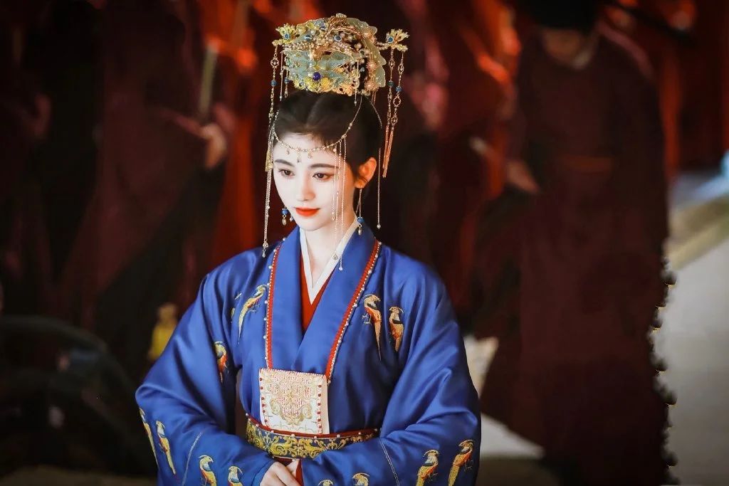 鞠婧祎壁纸第55期小鞠宫廷装造型好霸气好一个富贵美女