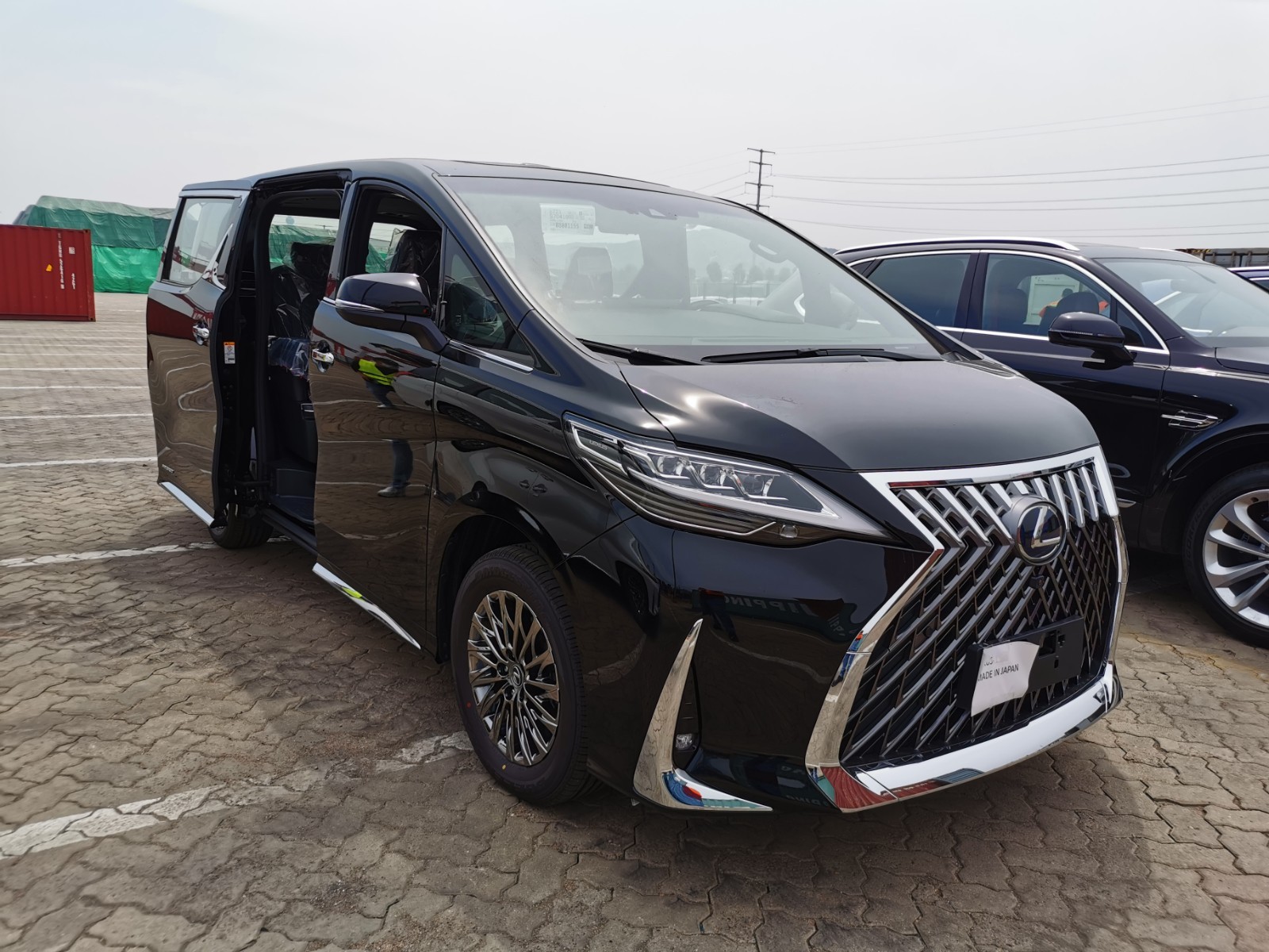 进口雷克萨斯lm300商务保姆车新配油电混动