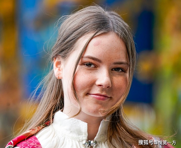 原创挪威公主英格丽德夺青少年冲浪赛金牌 爱运动的未来女王又暖又飒