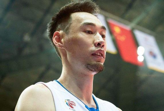 他曾带领四川男篮获得总冠军,退役后担任国家队教练,有望带队创造奇迹