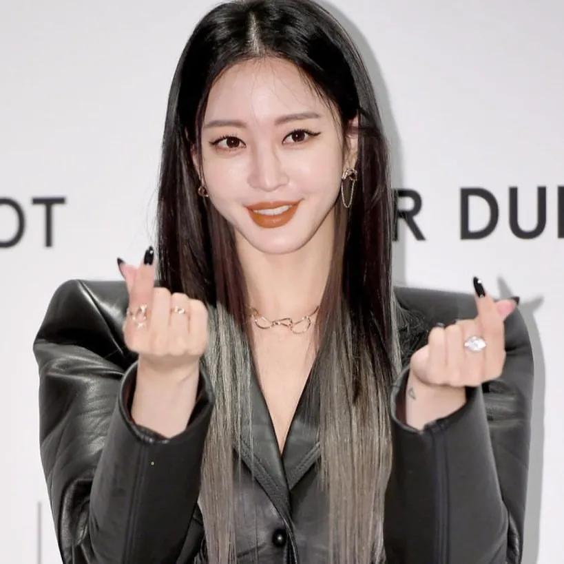 didier dubot代言人韩艺瑟出席"巴黎德里夫"活动,为品牌站台